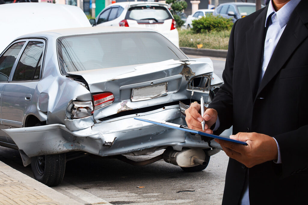 Conozca sobre el seguro de automóvil. ¿El conductor trasero es automáticamente culpable de un choque por detrás en Texas?