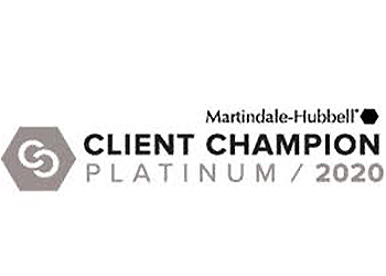 Campeón del cliente Platino 2020. Ryan L. Thompson recibe el  premio premio Campeón Cliente Platino de Martindale-Hubbell 2020