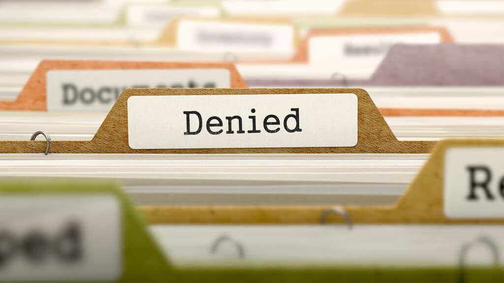 ¿Por qué las compañías de seguros niegan las reclamaciones? 4 Abogado de lesiones personales para la denegación de reclamos de seguros de automóviles