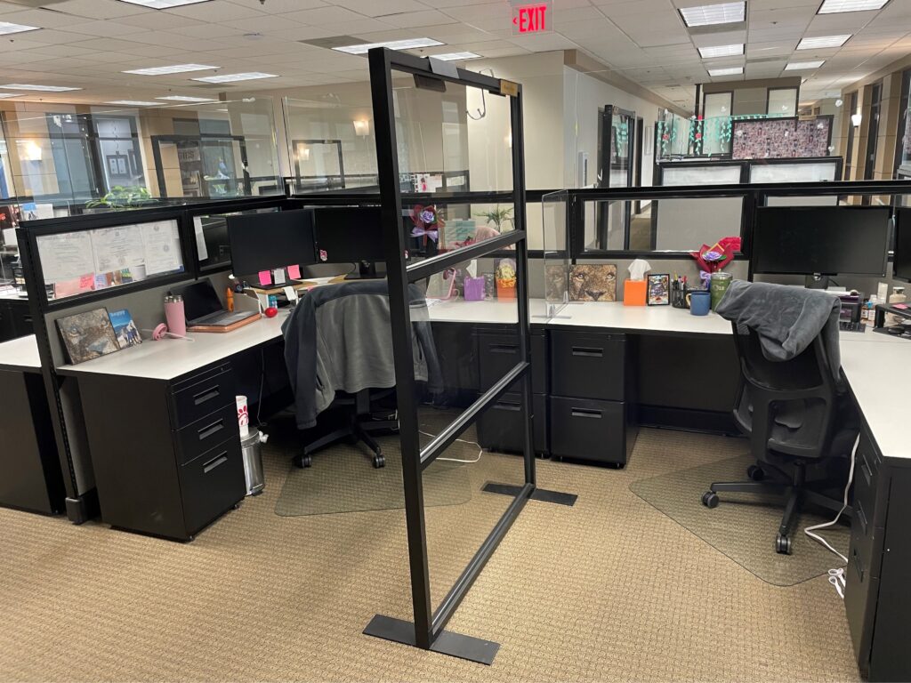 Cubicle dividers - glass
