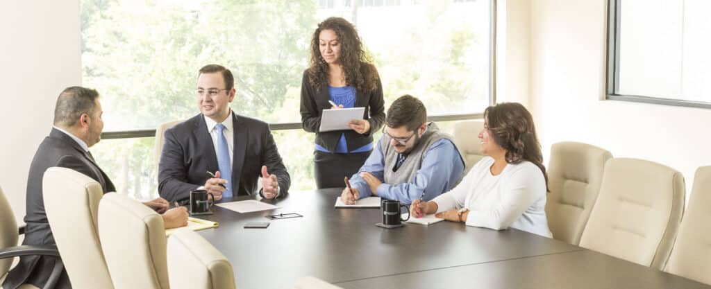 Los pros y los contras de ser un abogado de lesiones personales 3 Abogados de Thompson Law