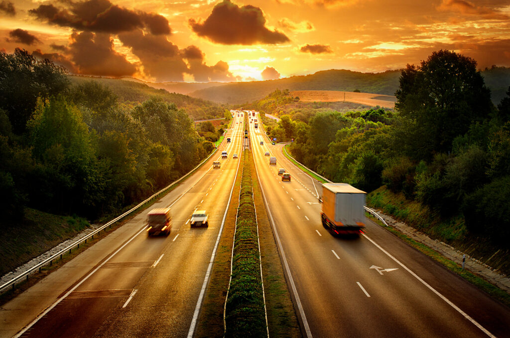 Tráfico en las carreteras al atardecer: tendencias del tráfico en 2020: un análisis exhaustivo